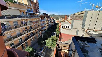 Atico con terraza y Barbacoa, junto linea Metro de BCN