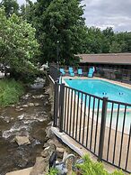 Marshall's Creek Rest Motel