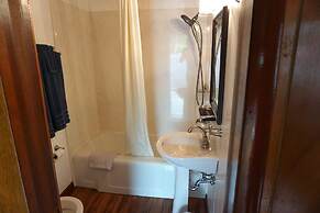 Marshall's Creek Rest Motel