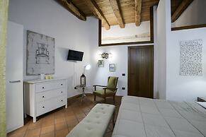 Corte Segreta Apartments