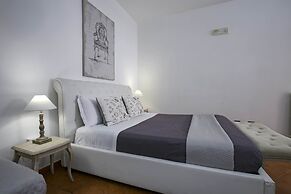 Corte Segreta Apartments