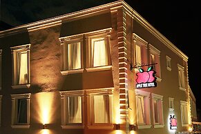 Apple Tree Hotel