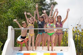 Club Akman Beach Hotel