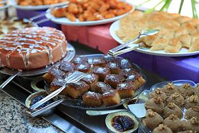 Club Akman Beach Hotel