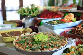 Club Akman Beach Hotel