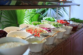 Club Akman Beach Hotel