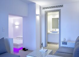 Aurora Luxury Suites