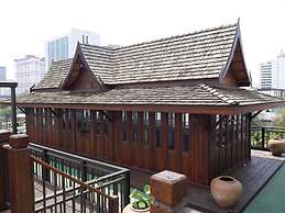 True Siam Rangnam Hotel