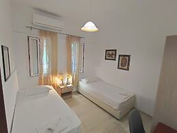 Albatross Studios & Apartments