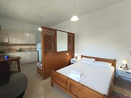 Albatross Studios & Apartments