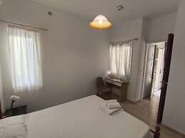 Albatross Studios & Apartments