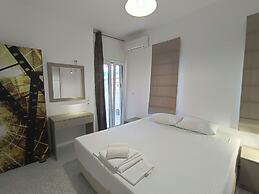 Albatross Studios & Apartments