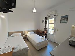 Albatross Studios & Apartments