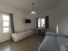 Albatross Studios & Apartments