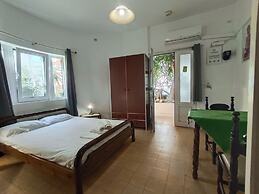 Albatross Studios & Apartments