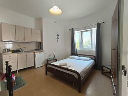 Albatross Studios & Apartments