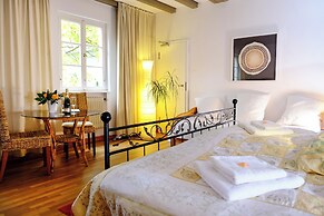 RheinRiver Guesthouse - Direkt am Rhein