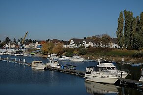 RheinRiver Guesthouse - Direkt am Rhein