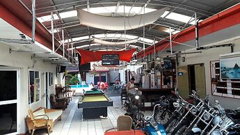 Hotel Bar Emergency 911