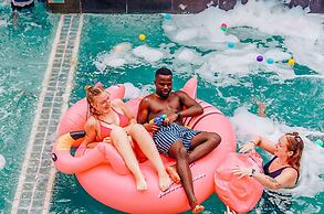 Lub d Phuket Patong - Hostel