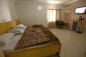 Semper Diamond Lodge