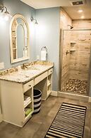 Quarterdeck Resort & Restaurant