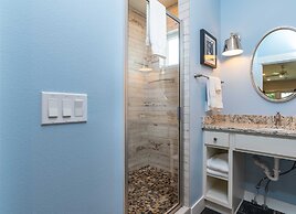 Quarterdeck Resort & Restaurant