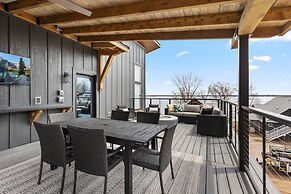 Quarterdeck Resort & Restaurant