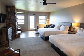 Quarterdeck Resort & Restaurant