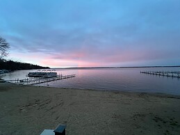 Quarterdeck Resort & Restaurant