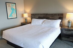 Quarterdeck Resort & Restaurant