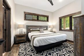 Quarterdeck Resort & Restaurant