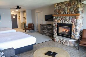 Quarterdeck Resort & Restaurant