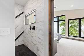 Quarterdeck Resort & Restaurant