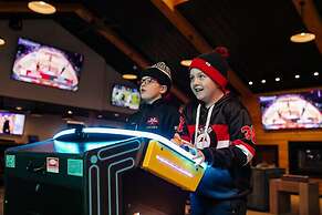 Quarterdeck Resort & Restaurant