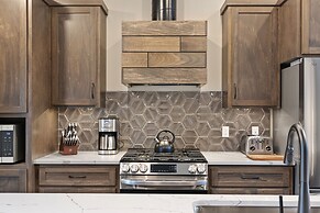 Quarterdeck Resort & Restaurant