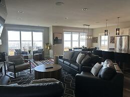 Quarterdeck Resort & Restaurant