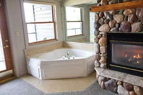 Quarterdeck Resort & Restaurant