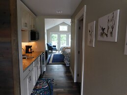 Quarterdeck Resort & Restaurant