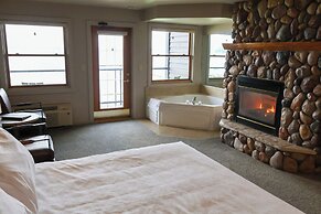 Quarterdeck Resort & Restaurant