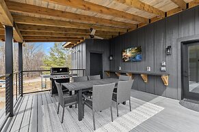 Quarterdeck Resort & Restaurant