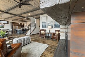 Quarterdeck Resort & Restaurant