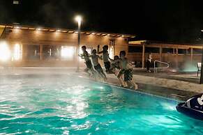 Quarterdeck Resort & Restaurant