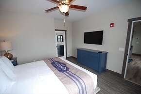 Quarterdeck Resort & Restaurant