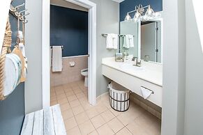 Quarterdeck Resort & Restaurant