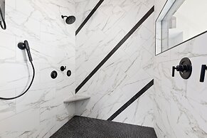 Quarterdeck Resort & Restaurant