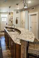 Quarterdeck Resort & Restaurant