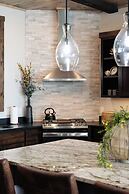 Quarterdeck Resort & Restaurant