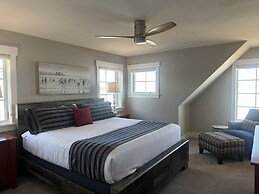 Quarterdeck Resort & Restaurant