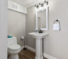 Quarterdeck Resort & Restaurant